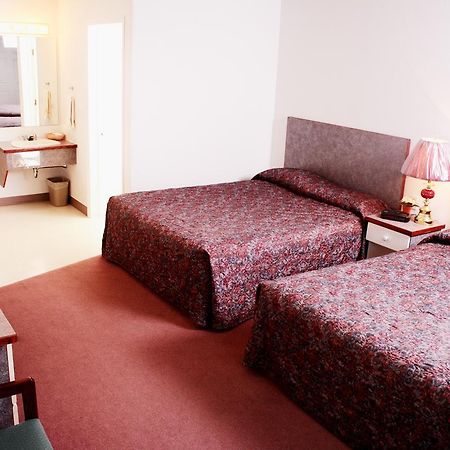 Country Club Inn Lacombe Esterno foto