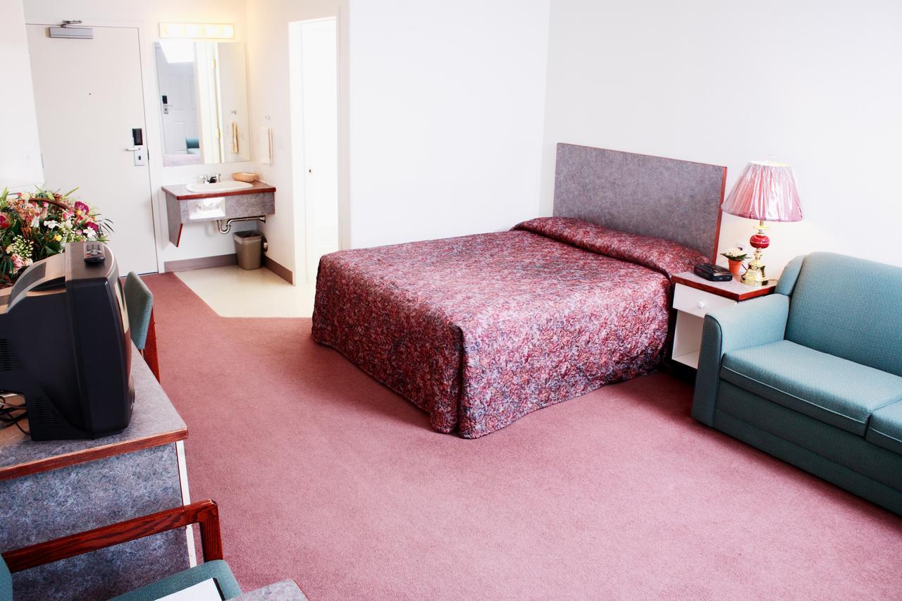 Country Club Inn Lacombe Esterno foto