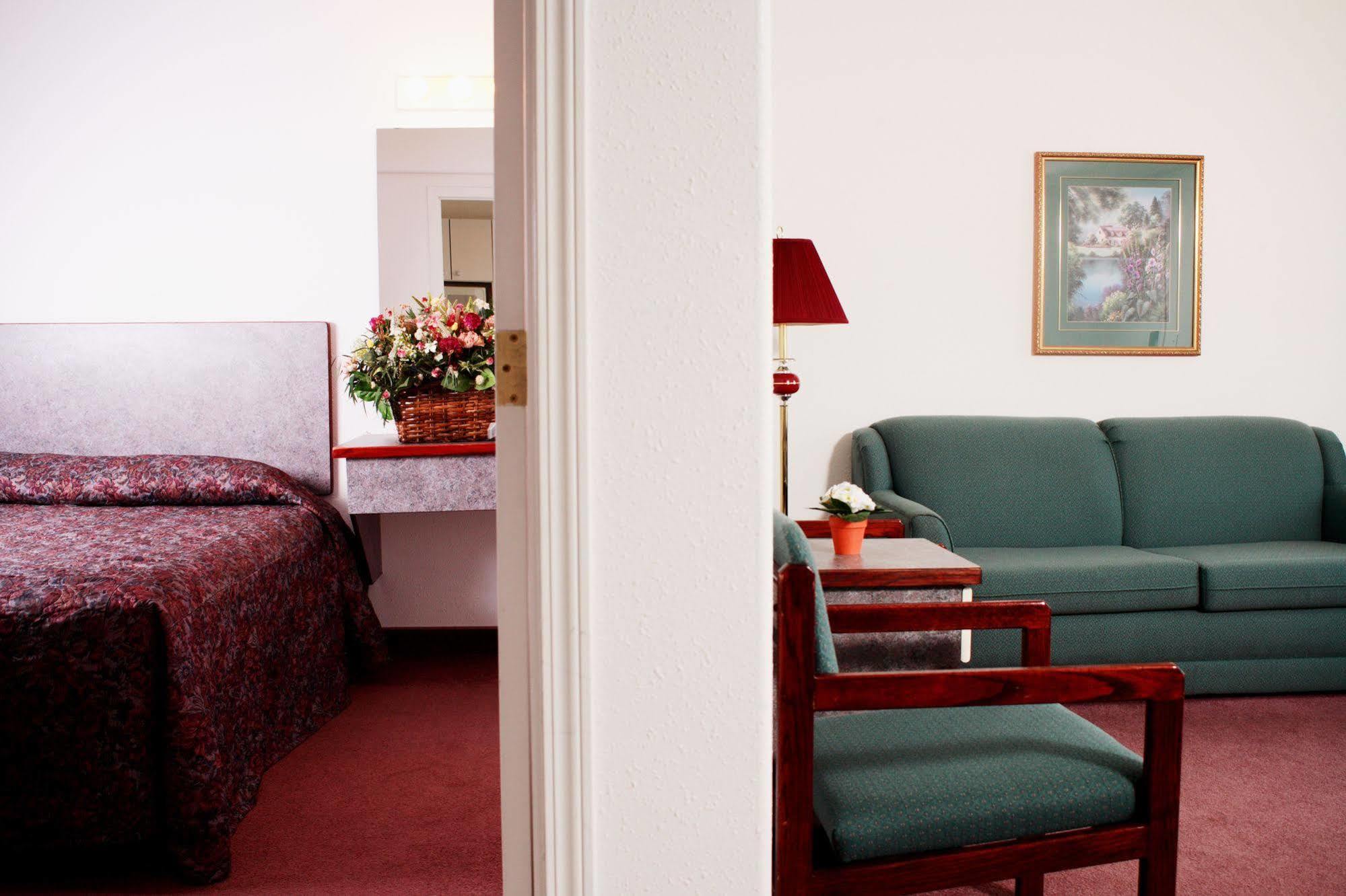 Country Club Inn Lacombe Esterno foto
