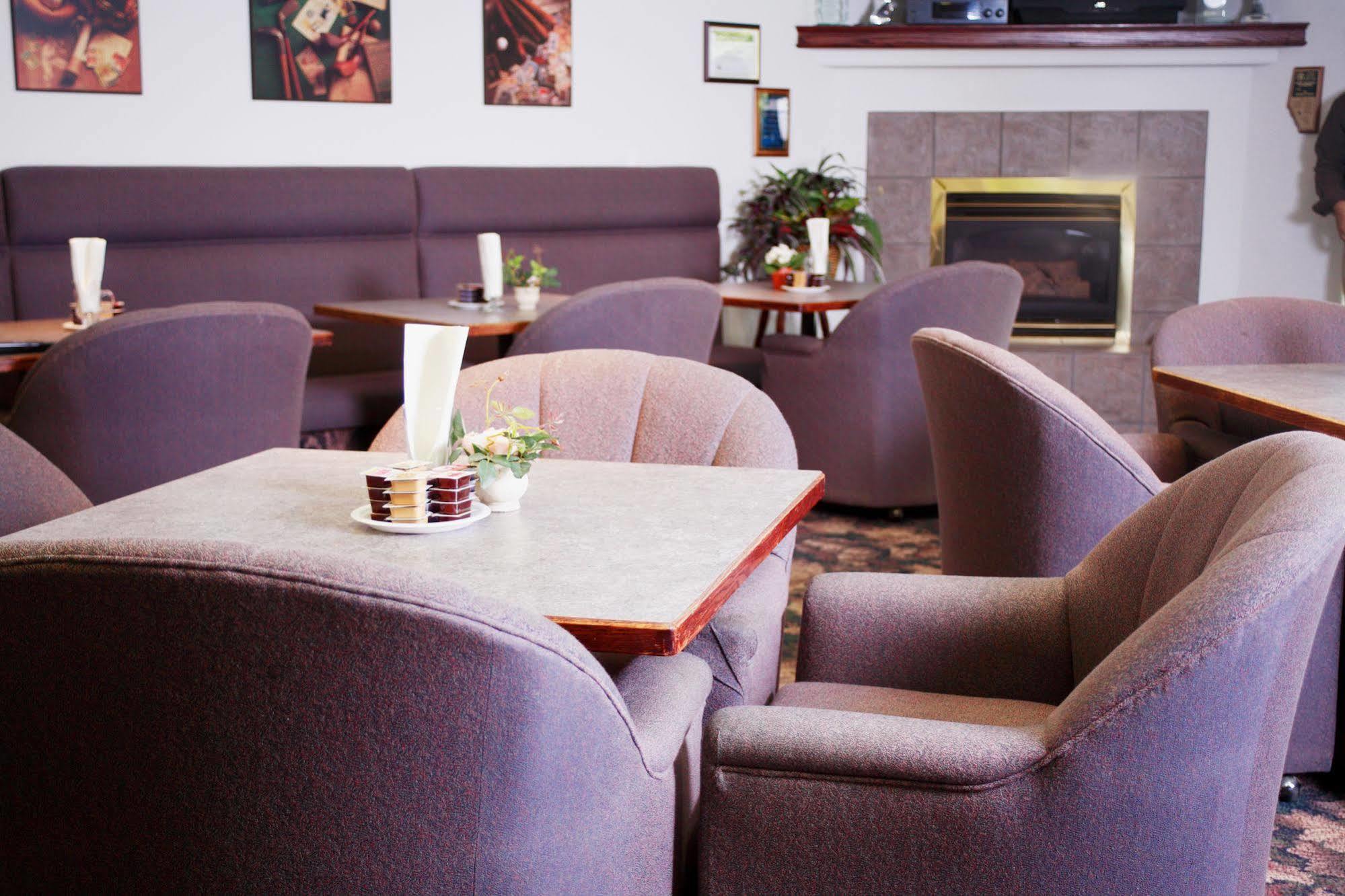 Country Club Inn Lacombe Esterno foto